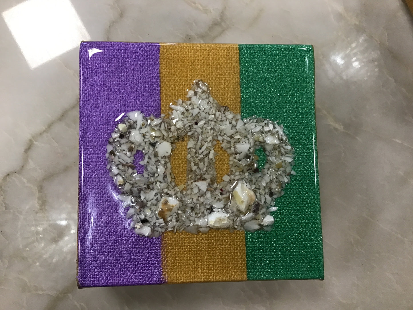 JPNA 4x4 Mardi Gras crushed oyster crown