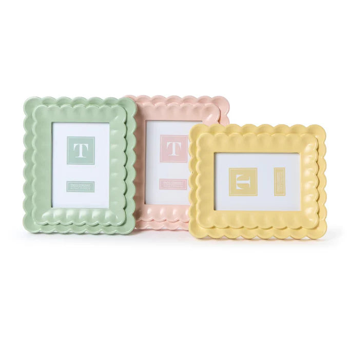 Scalloped Wood Frame Green