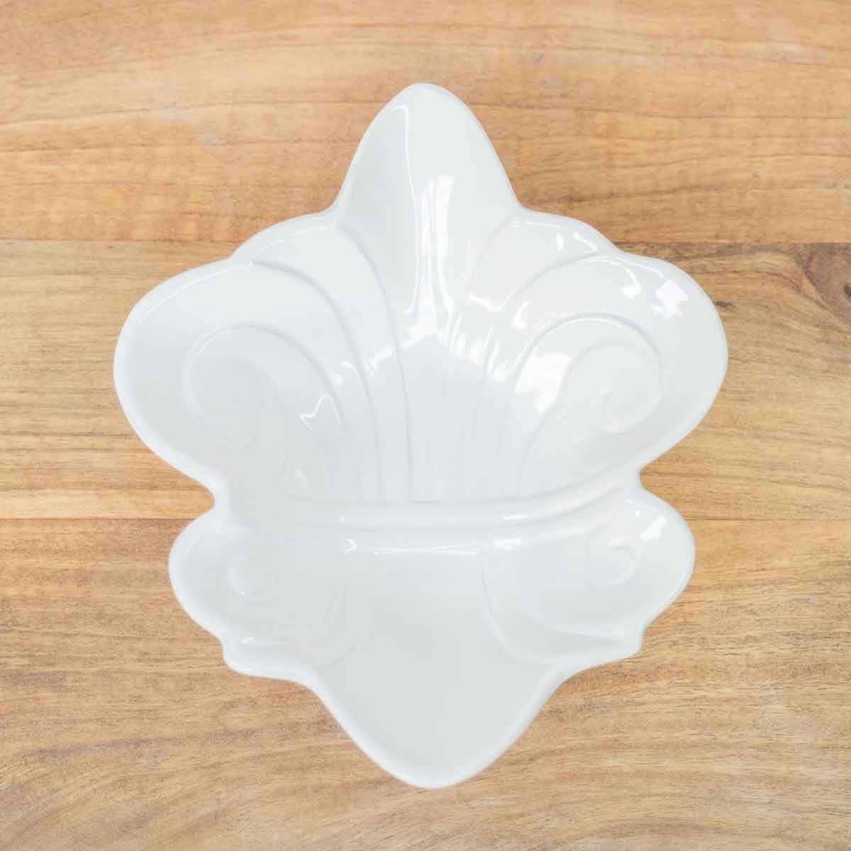 Fleur de Lis Shaped Bowl Antique White 8.66x2x7.15