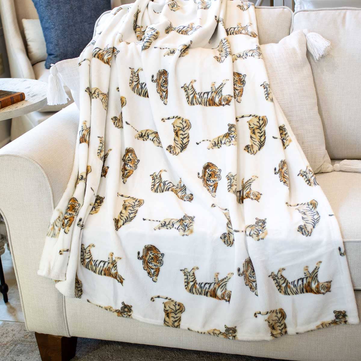 Forever Tiger Throw   White/Multi   50x60