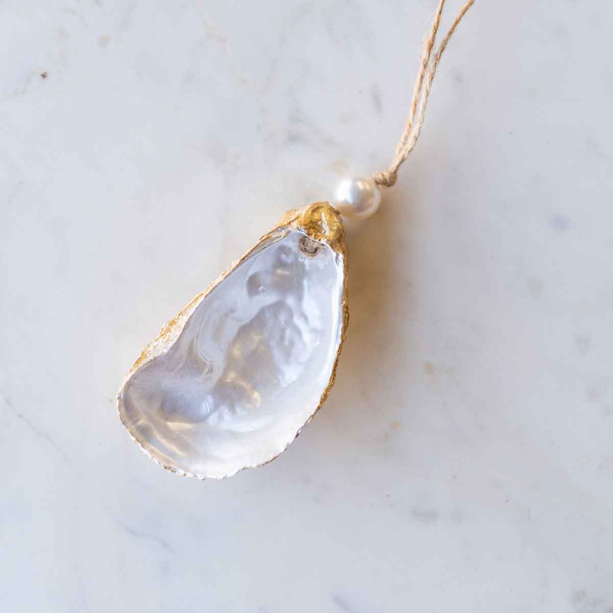 Oyster Ornament   Gold/Pearl   3"