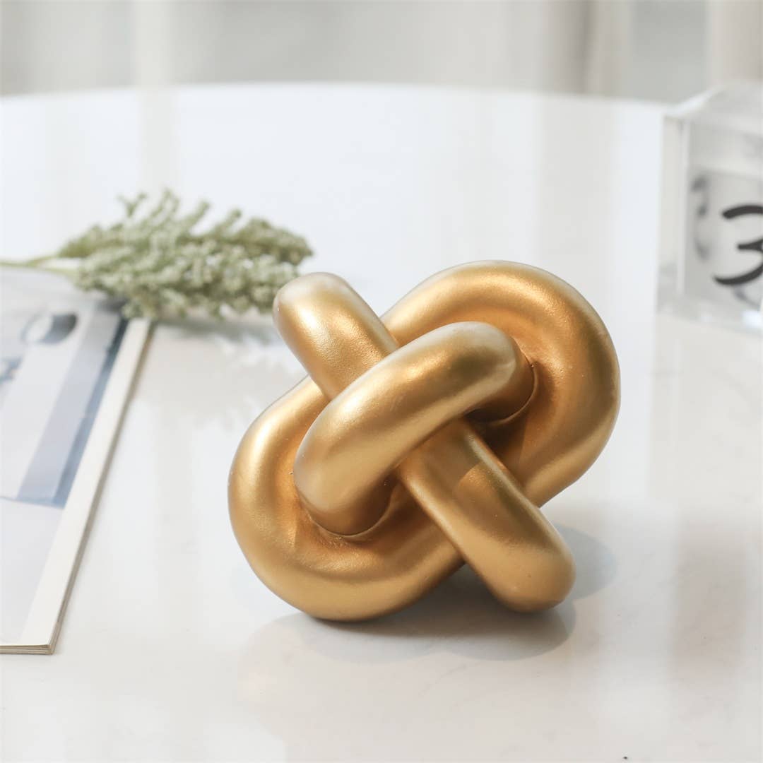 Minyoro Resin Chain Knot Sculpture