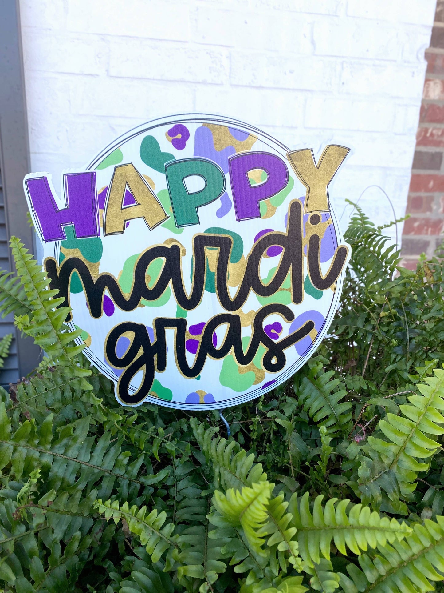 Happy Mardi Gras circle
