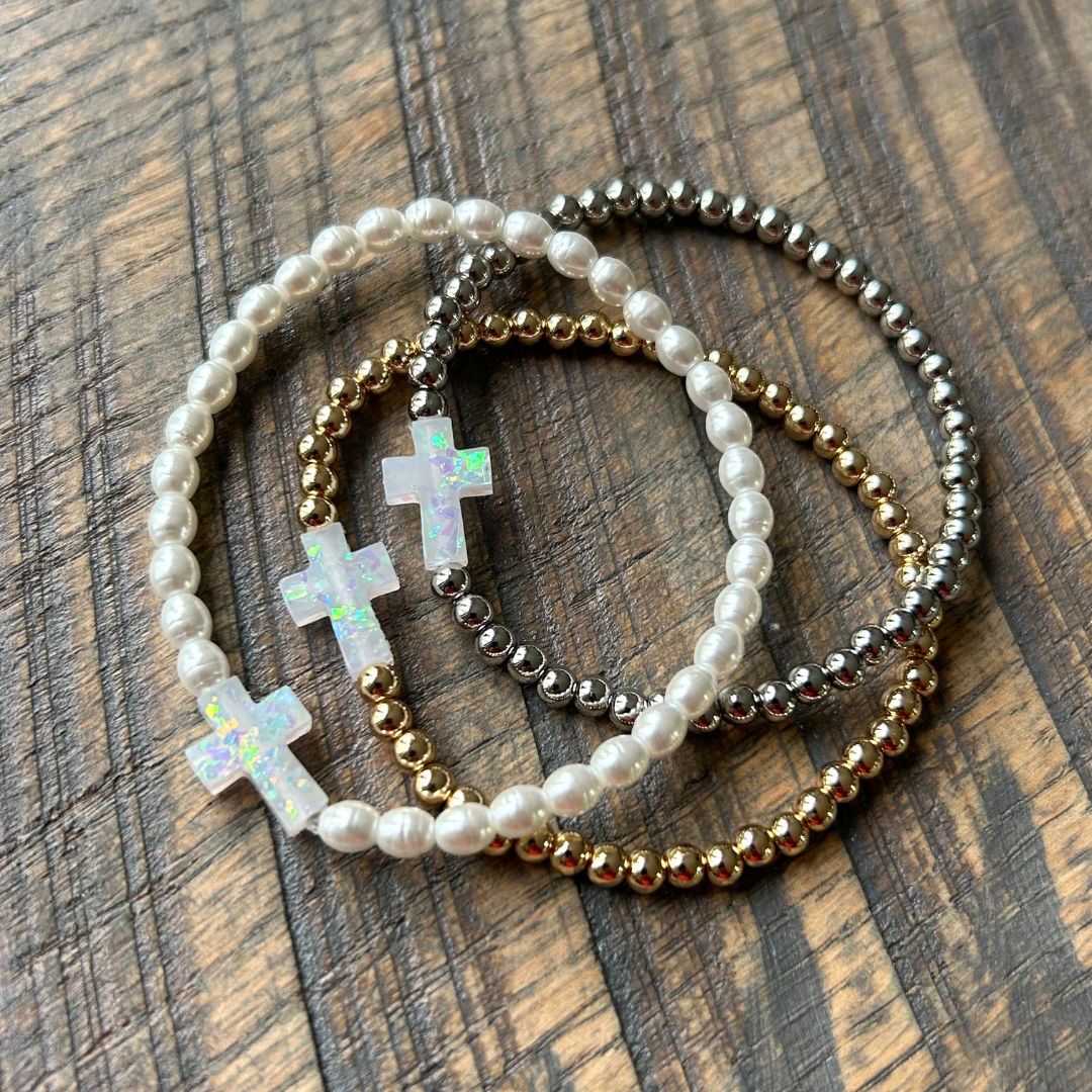 HOLY WATER STRETCH BRACELET IN CRYSTAL PEARL