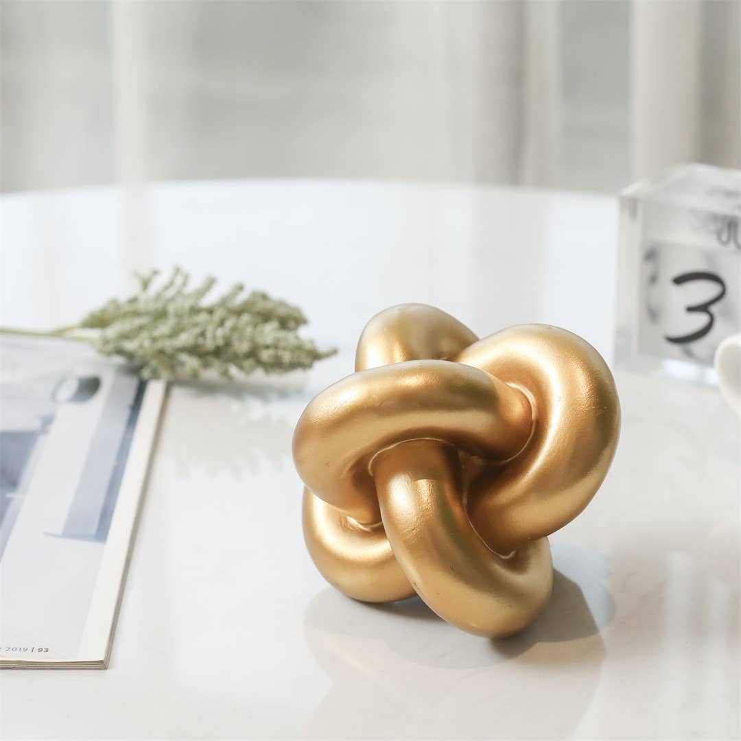 Minyoro Resin Chain Knot Sculpture