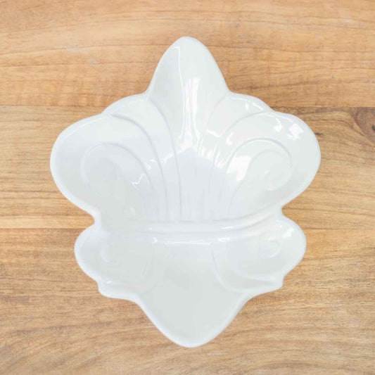 Fleur de Lis Shaped Bowl   Antique White    8.66x2x7.15